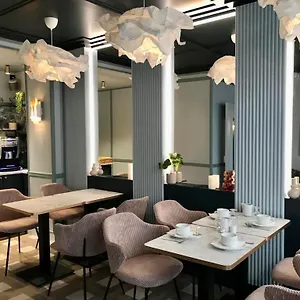 Amadeus 3*, Parigi Francia